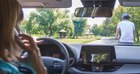 Avoiding the Dangers of Distracted Driving : Farmers Insurance