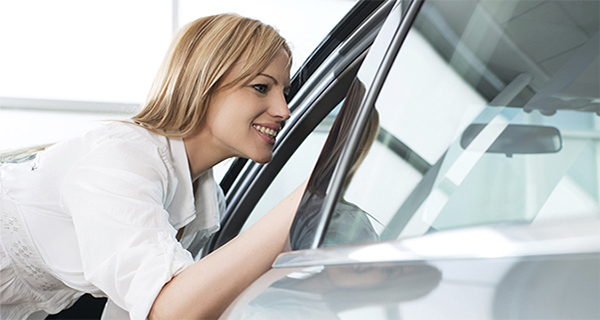woman leans into car window